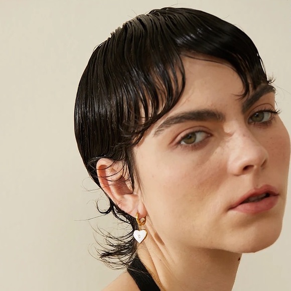 ◾️18K Gold Plated White Enamel Heart Pendant Necklace - Picture 8 of 10